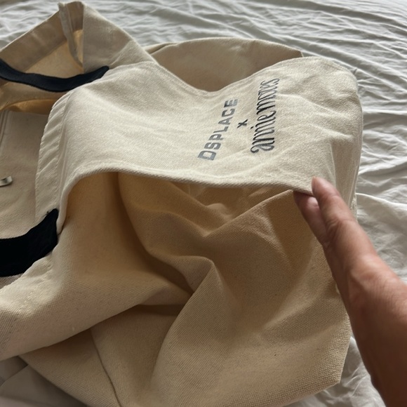 Annie Moves x Dsplace yoga tote bag carrier and size large  socks nwot not used - Picture 4 of 4